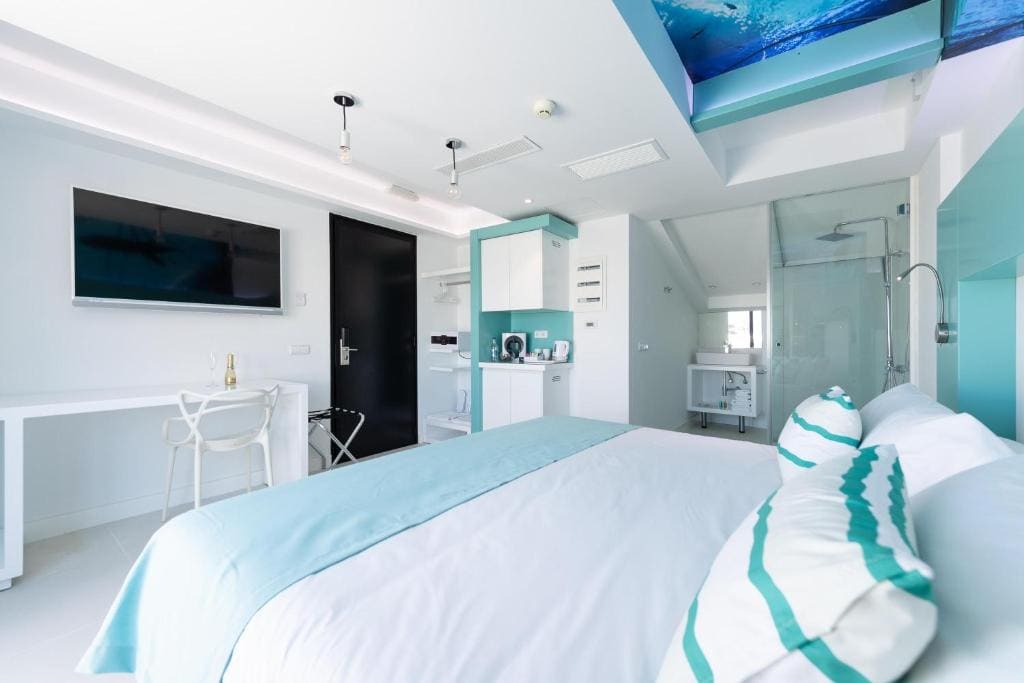 Suite Emblem room - Image 1