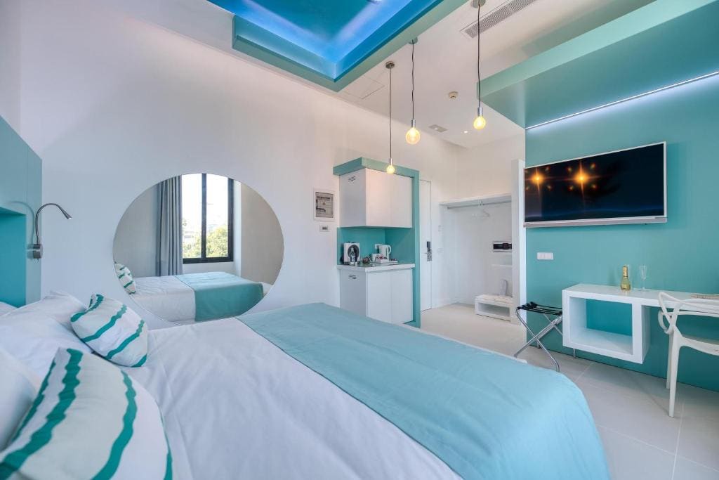 Double Room with Garden View room - Image 3