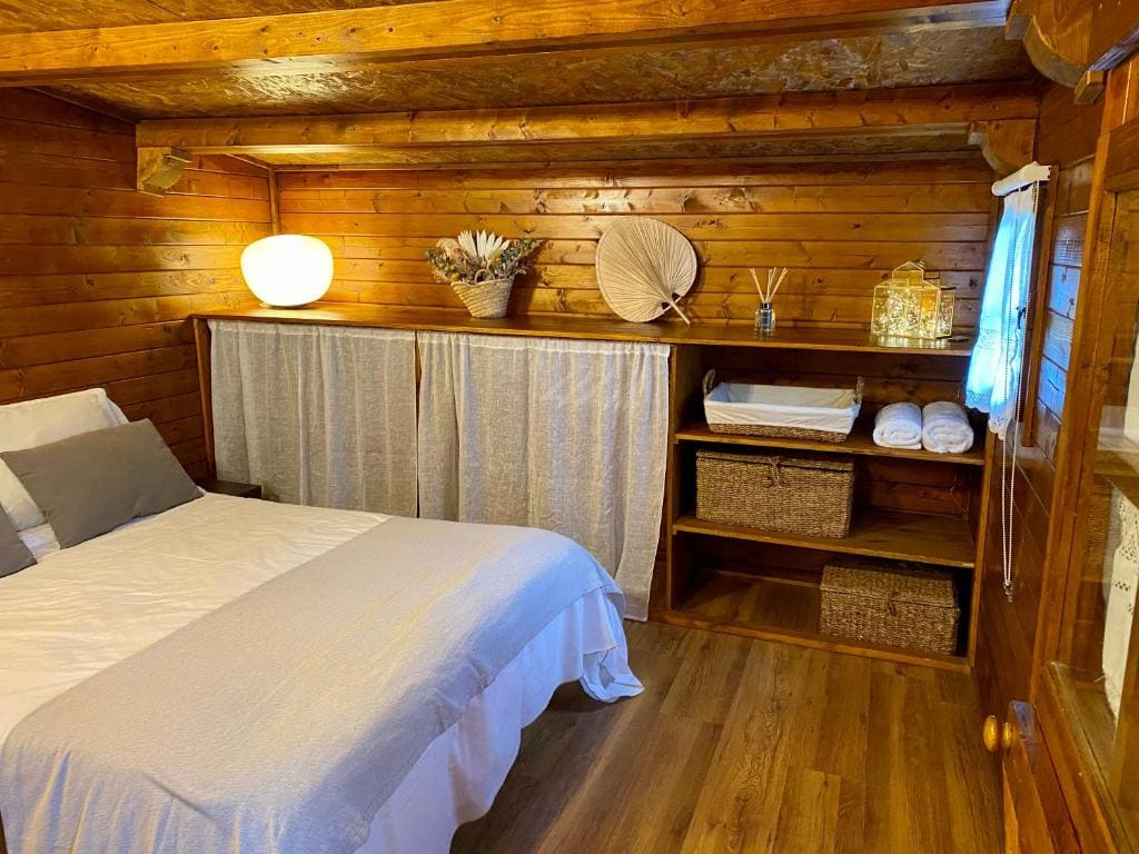 Bungalow room - Image 1