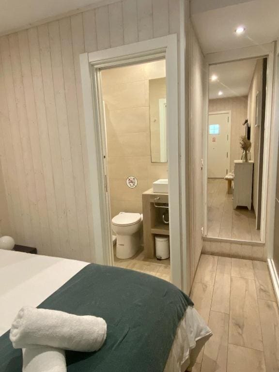 Deluxe Quadruple Room room - Image 1