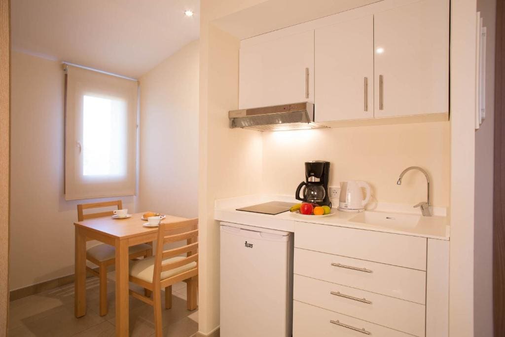 One-Bedroom Apartment room - Image 3