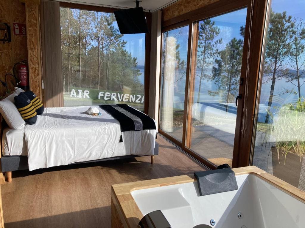 Suite with Hot Tub room - Image 3