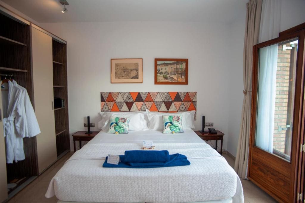 Double or Twin Room with Balcony room - Image 2