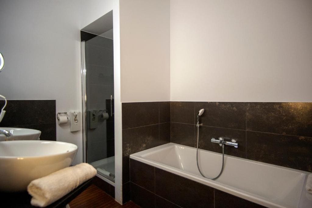 Standard Double or Twin Room room - Image 2