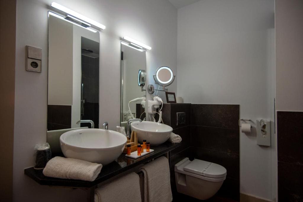 Standard Double or Twin Room room - Image 3