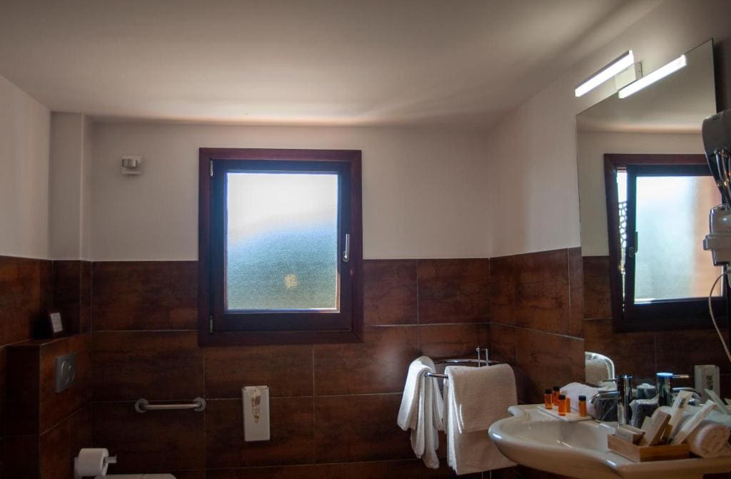 Superior Double or Twin Room with Terrace room - Image 2