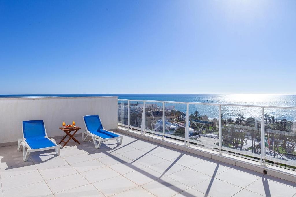 Deluxe Double Room with Sea View room - Image 1