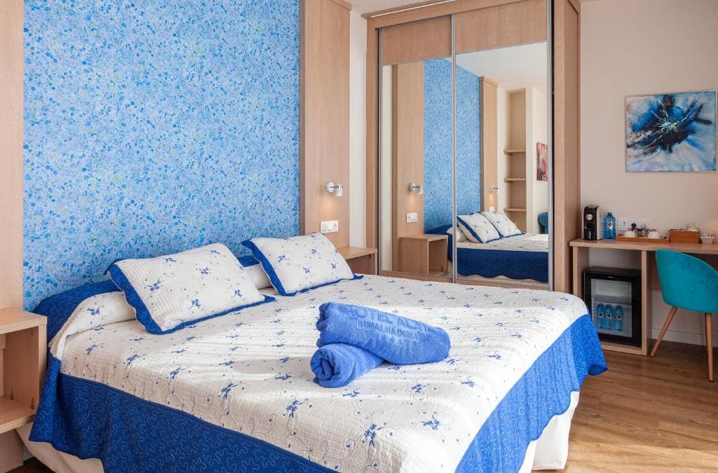 Deluxe Double Room with Side Sea View room - Image 1