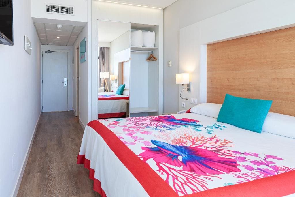 Double Room with Sea View room - Image 2