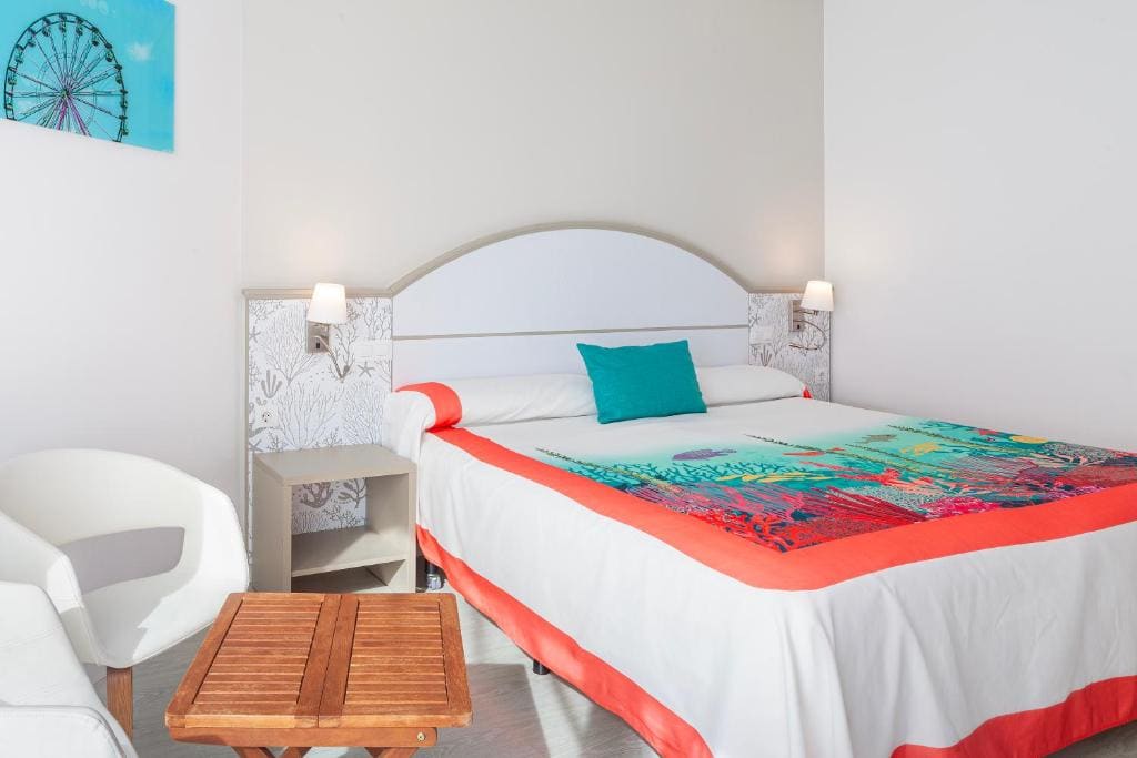 Double Room with Side Sea View room - Image 1