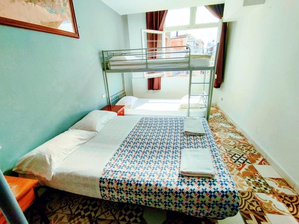 Quadruple Room with Shared Bathroom room - Image 3