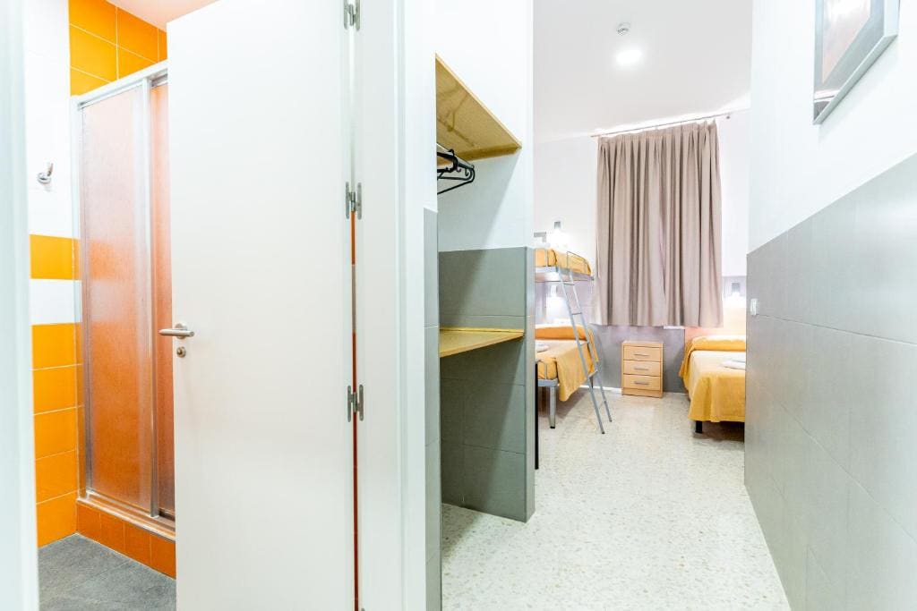 Triple Room with Bathroom room - Image 1