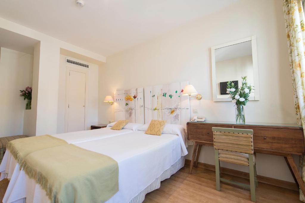 Double or Twin Room room - Image 3