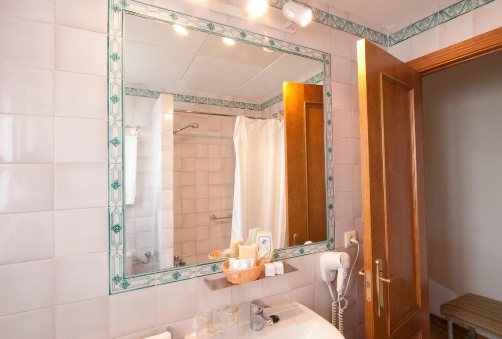 Double or Twin Room room - Image 2