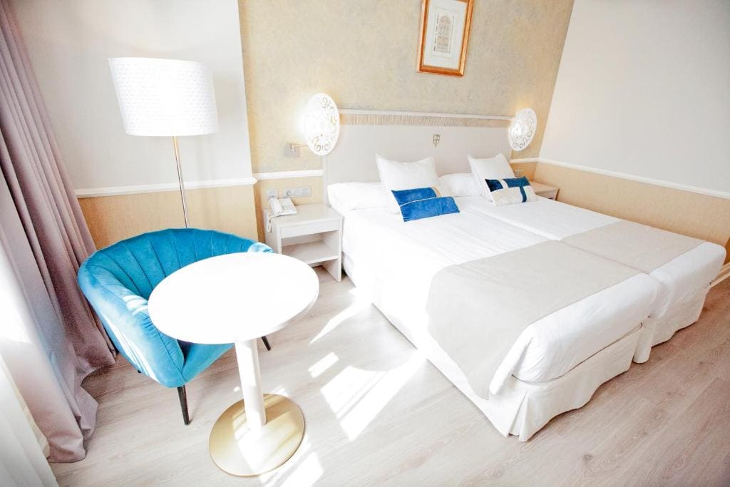Superior Twin Room room - Image 1