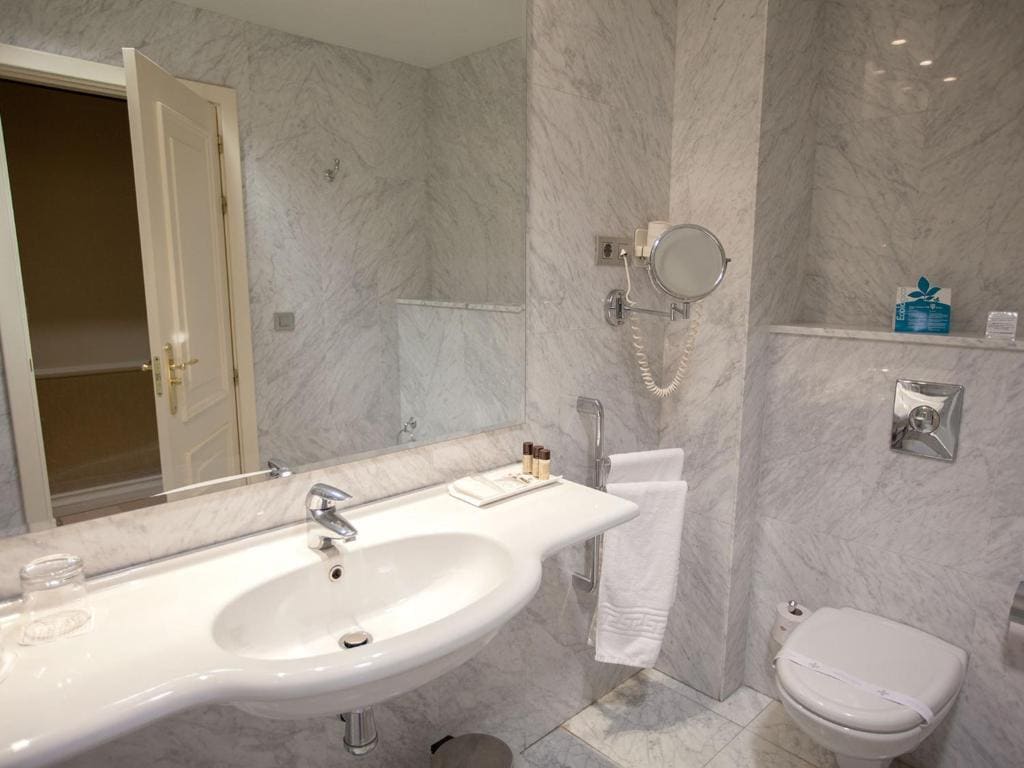Twin Room room - Image 2