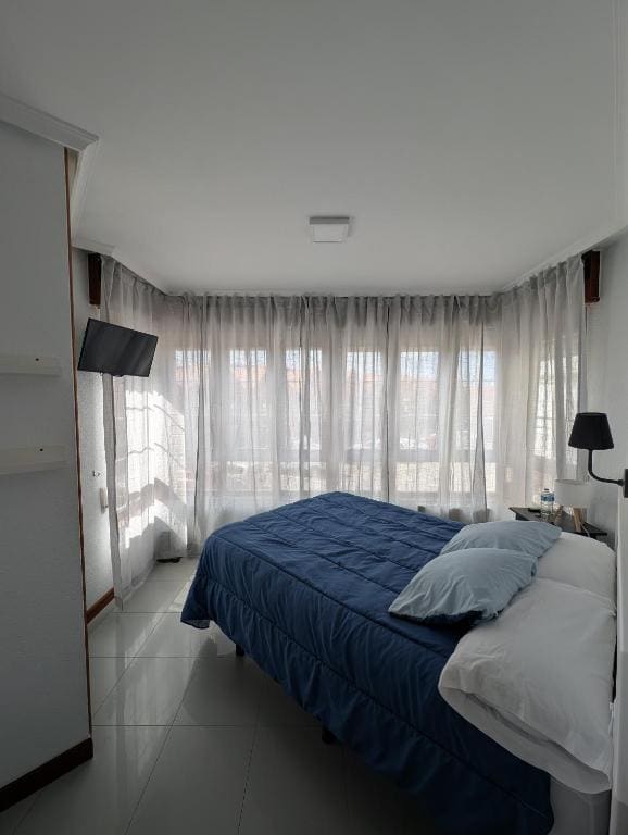 Double Room with Shared Bathroom room - Image 1