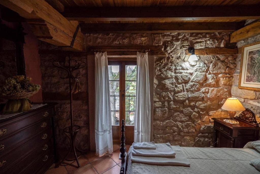 One-Bedroom Apartment room - Image 2
