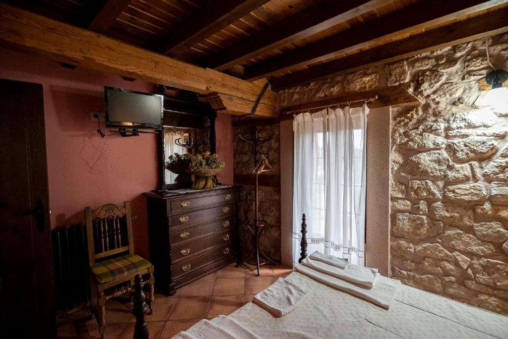 One-Bedroom Apartment room - Image 1