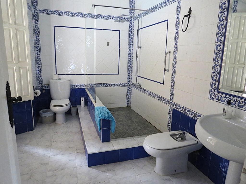 Double Room Pool View room - Image 3