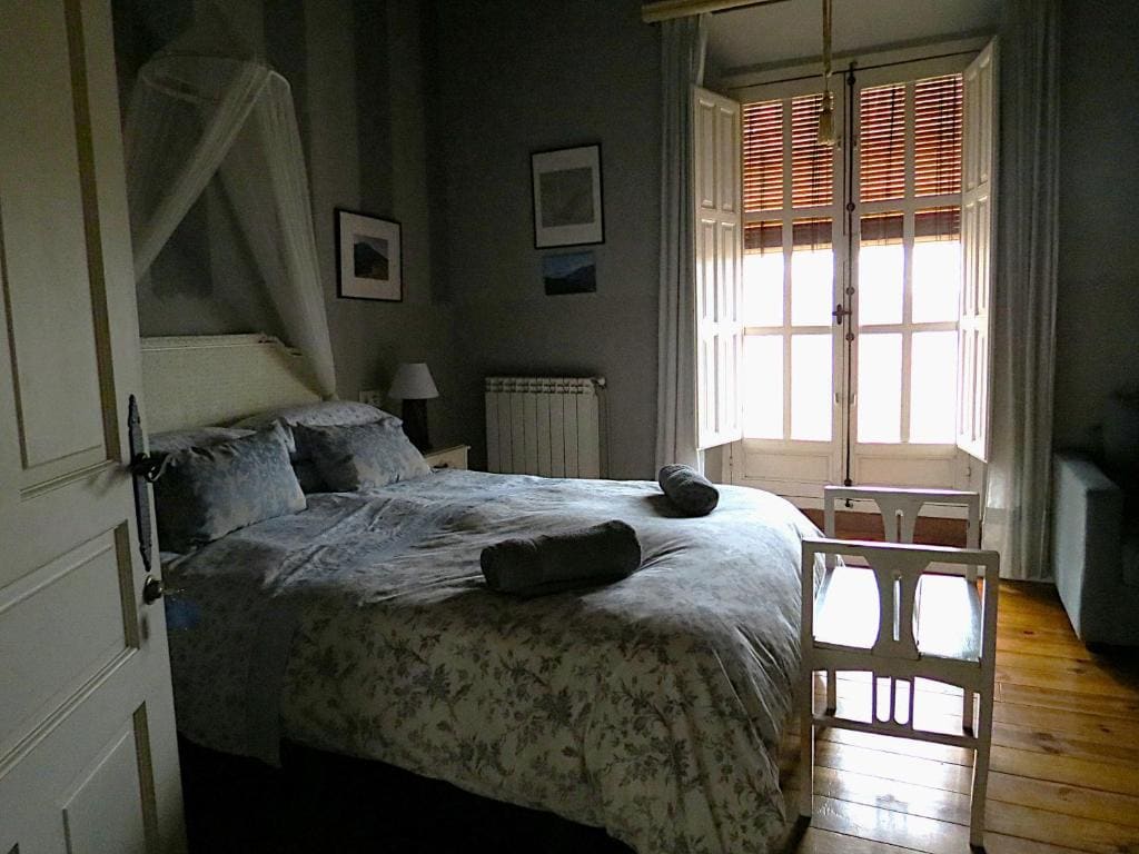 Double Room with Balcony room - Image 2