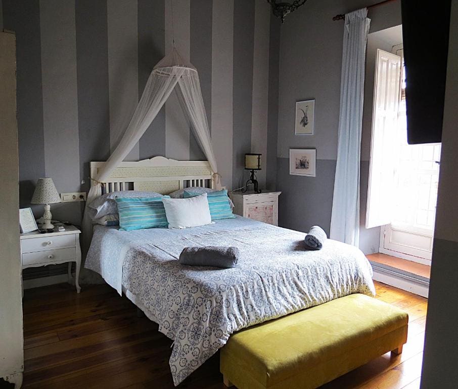 Double Room with Private Bathroom room - Image 2