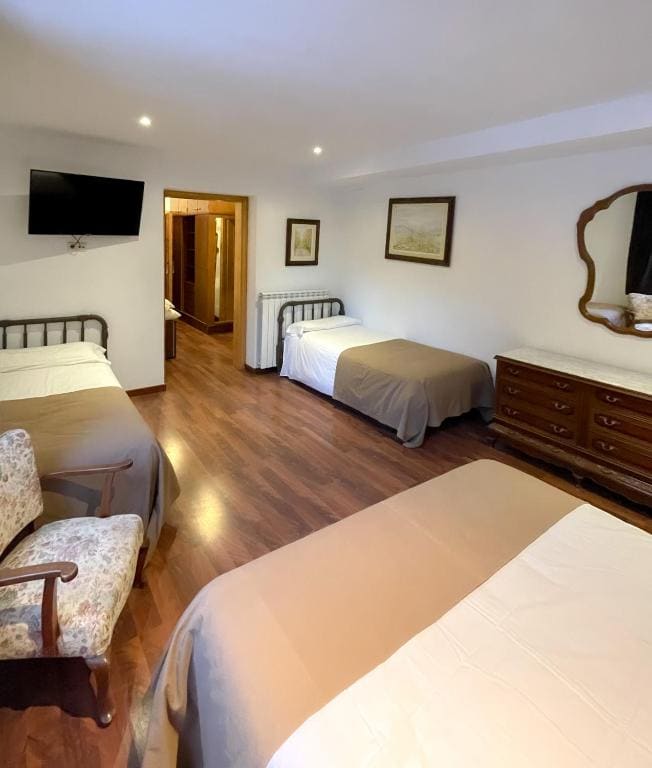 Family Room room - Image 2
