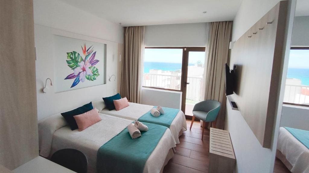 Twin Room with Sea View room - Image 3