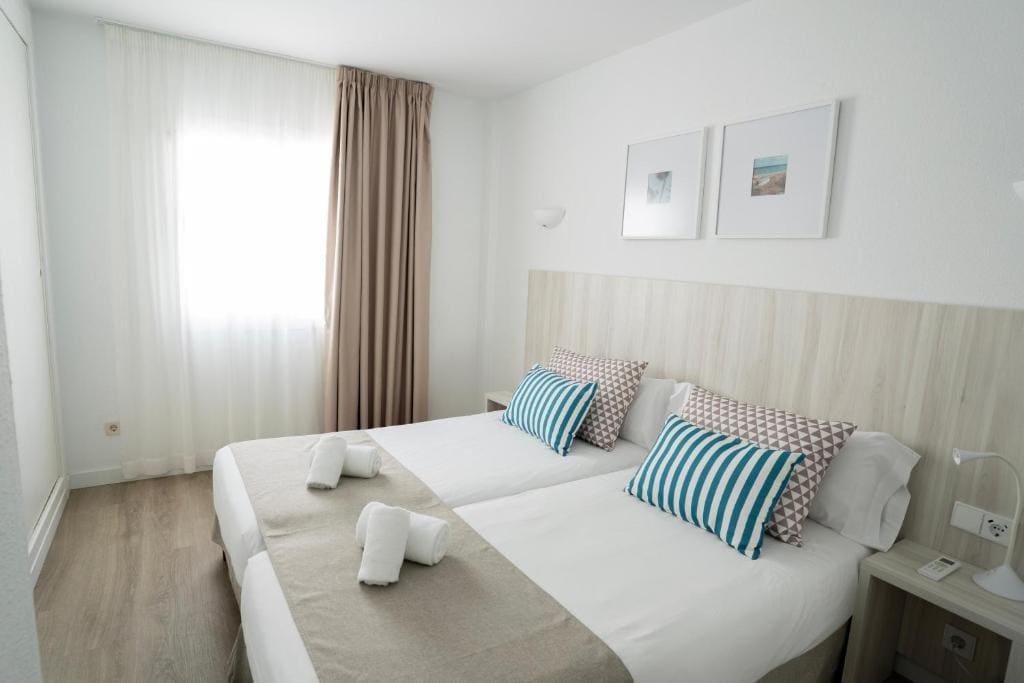 One-Bedroom Apartment room - Image 1
