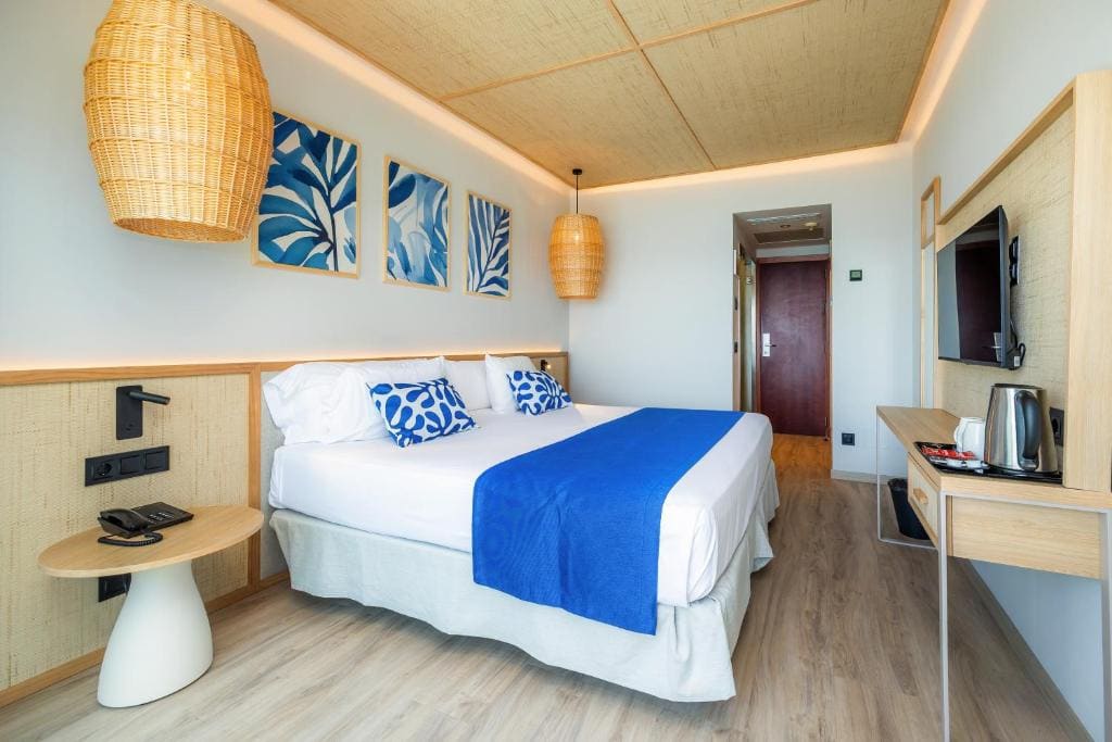Double or Twin Room with Sea View room - Image 1