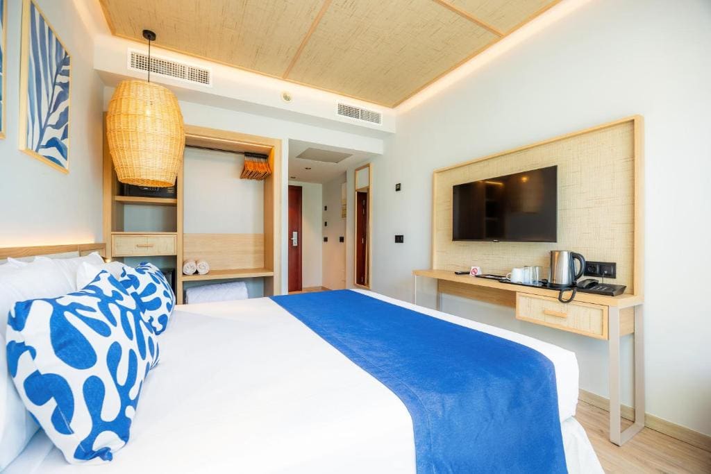 Double or Twin Room with Partial Sea View room - Image 1