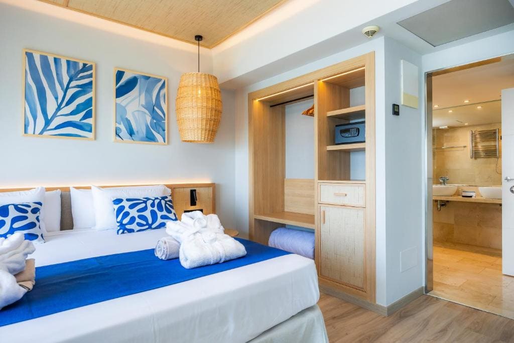Suite with Sea View room - Image 1