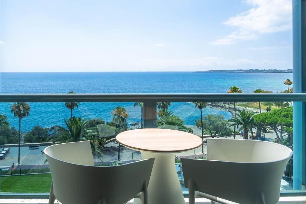 Double or Twin Room with Sea View room - Image 3