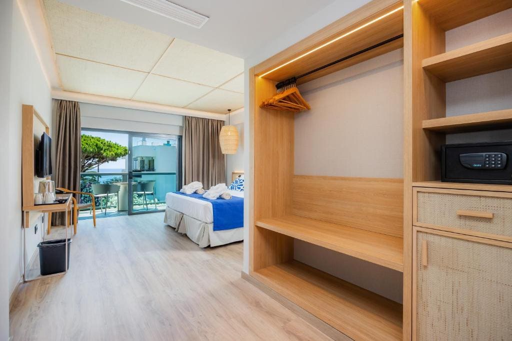 Junior Suite with Sea View room - Image 2