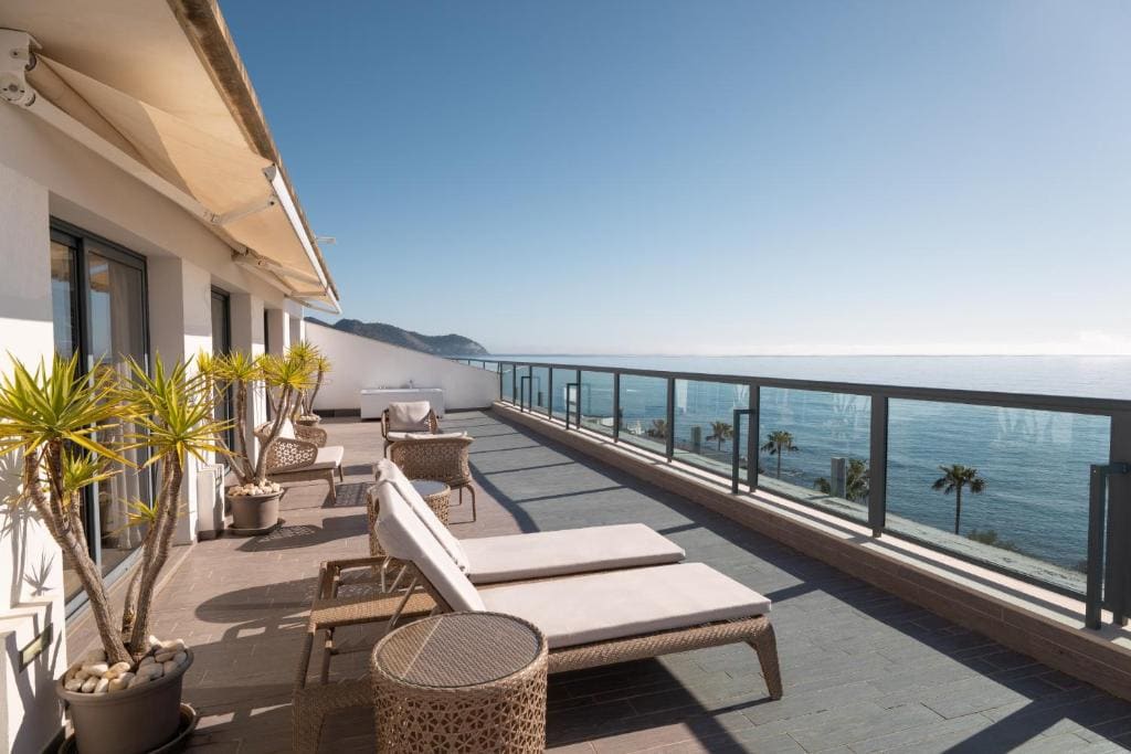 Deluxe Suite with Sea View room - Image 1
