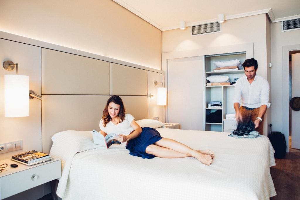 Single Room with Lateral Sea View room - Image 2