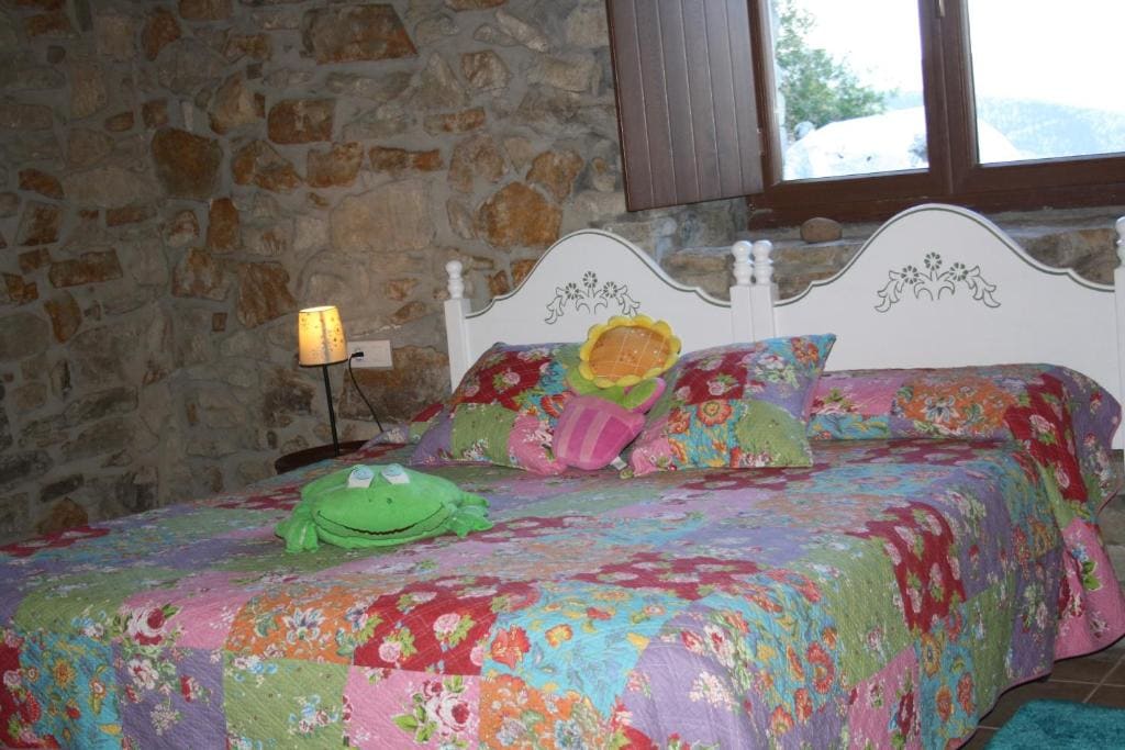 Apartment with Mountain View room - Image 3