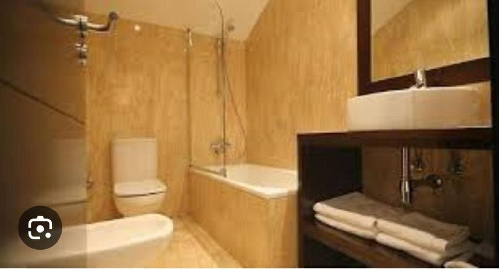 Twin Room with Private Bathroom room - Image 3