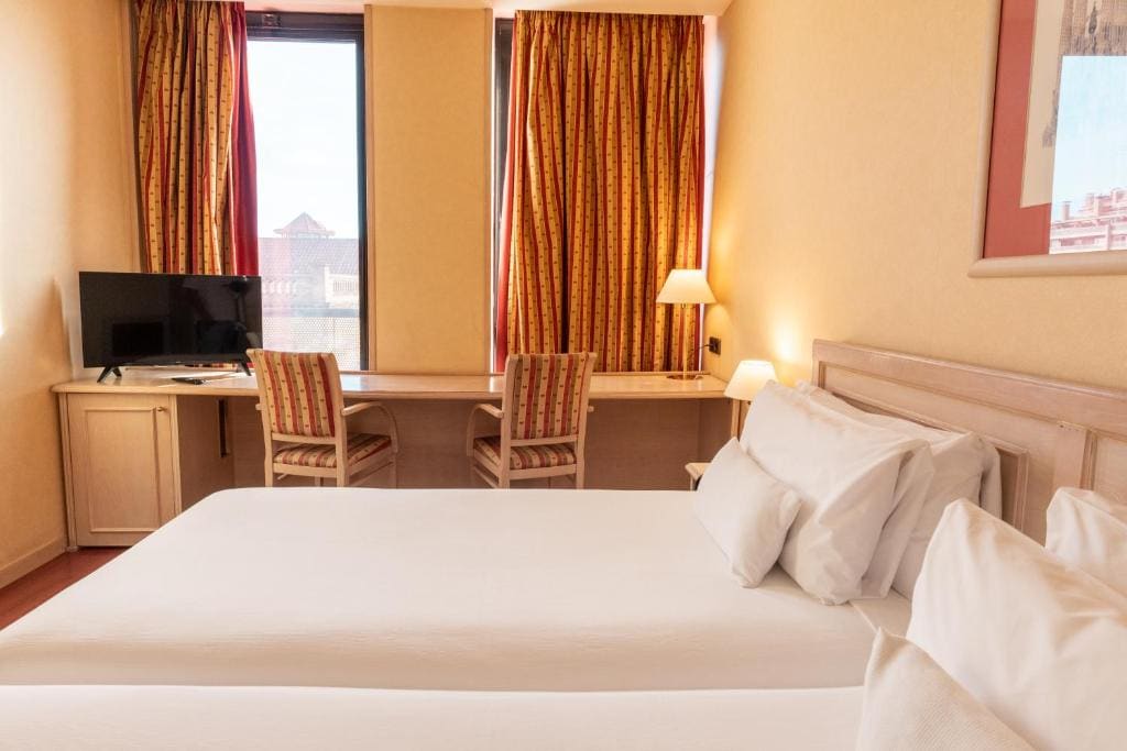 Standard Double Room with City View room - Image 2
