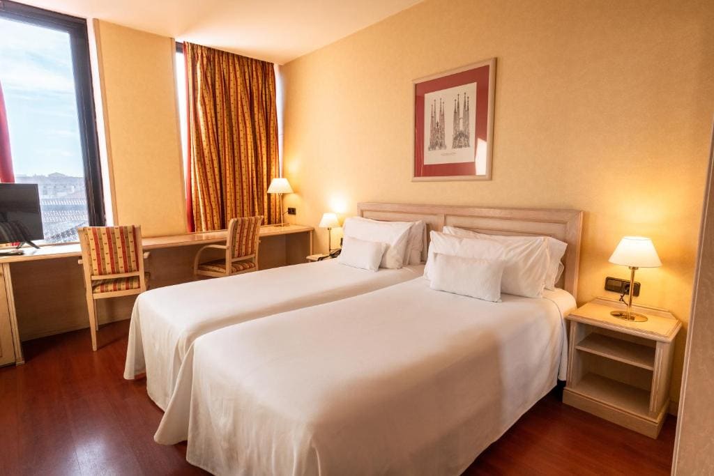 Standard Double Room with City View room - Image 1