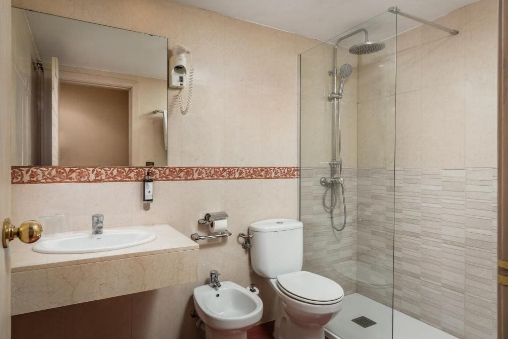 Standard Double Room room - Image 3
