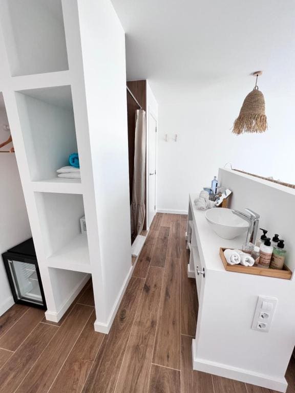 Double Room with Balcony and Sea View room - Image 2