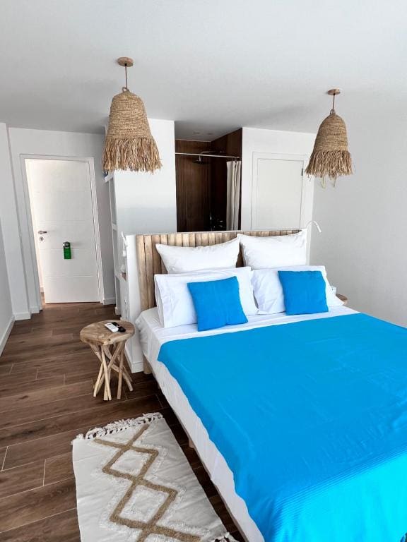 Double Room with Balcony and Sea View room - Image 1