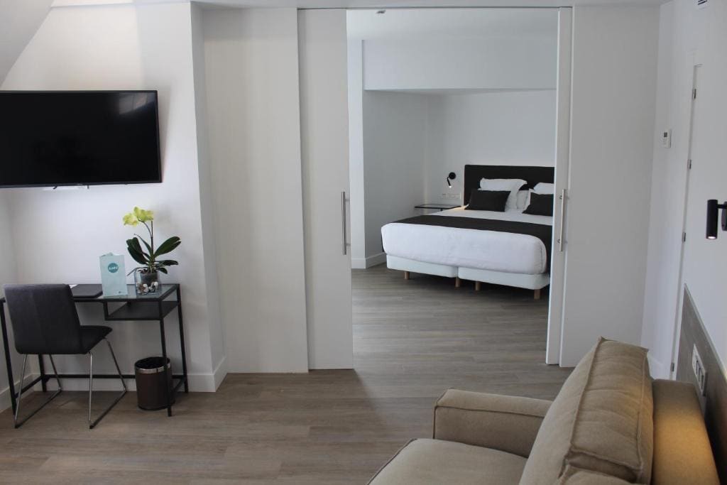 Premium Quadruple Room room - Image 2