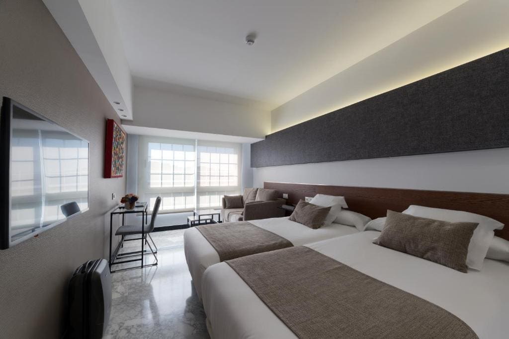 Superior Twin Room with City View room - Image 1