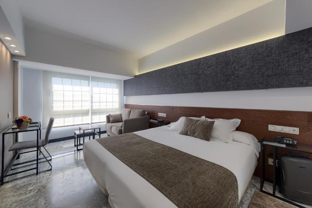 Superior Double Room with City View room - Image 2