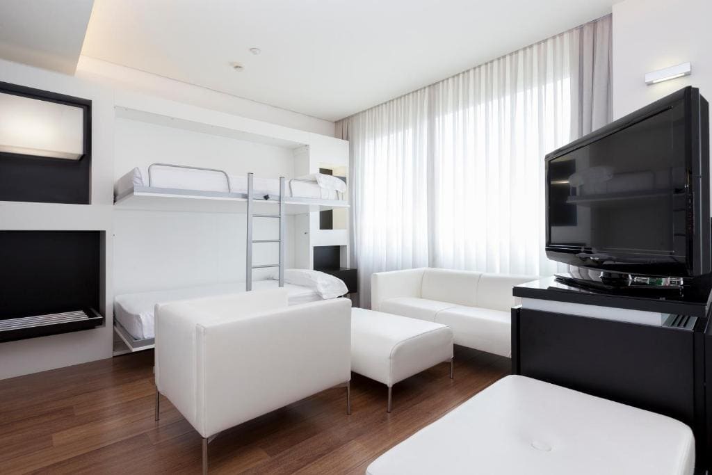 Triple Room with free airport shuttle room - Image 3