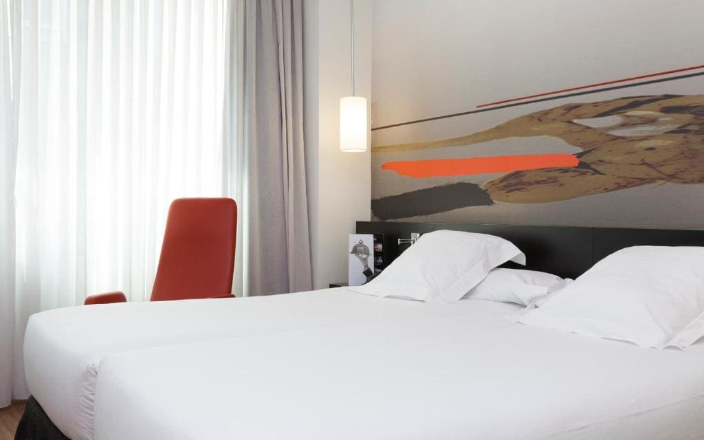 Double or Twin Room with free airport shuttle room - Image 2