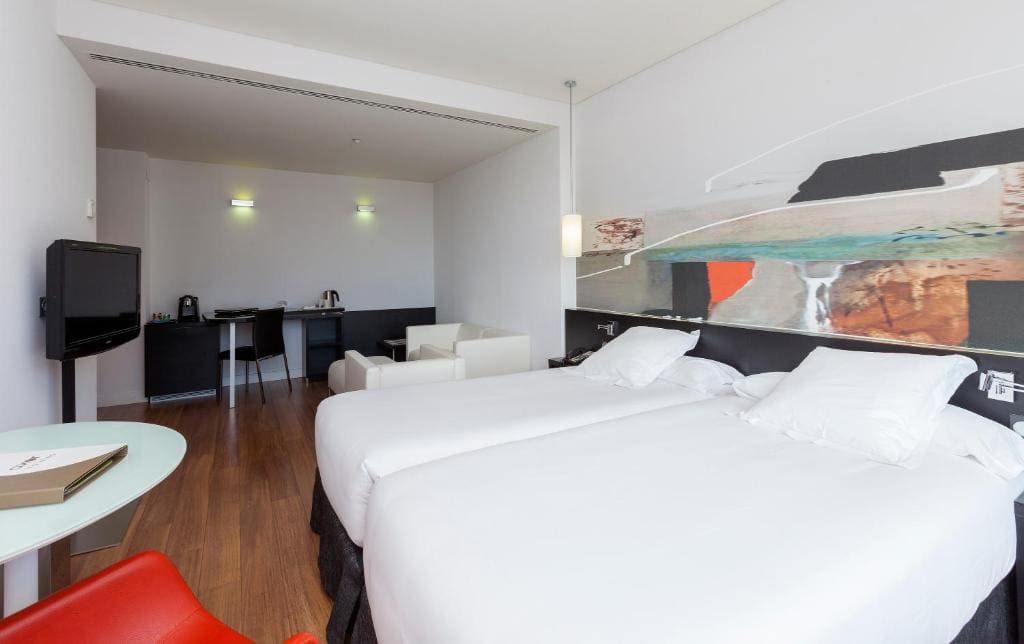 Executive Double or Twin Room with free airport shuttle room - Image 1