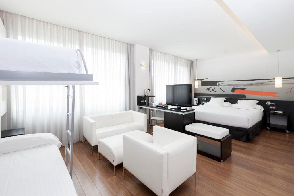 Triple Room with free airport shuttle room - Image 1